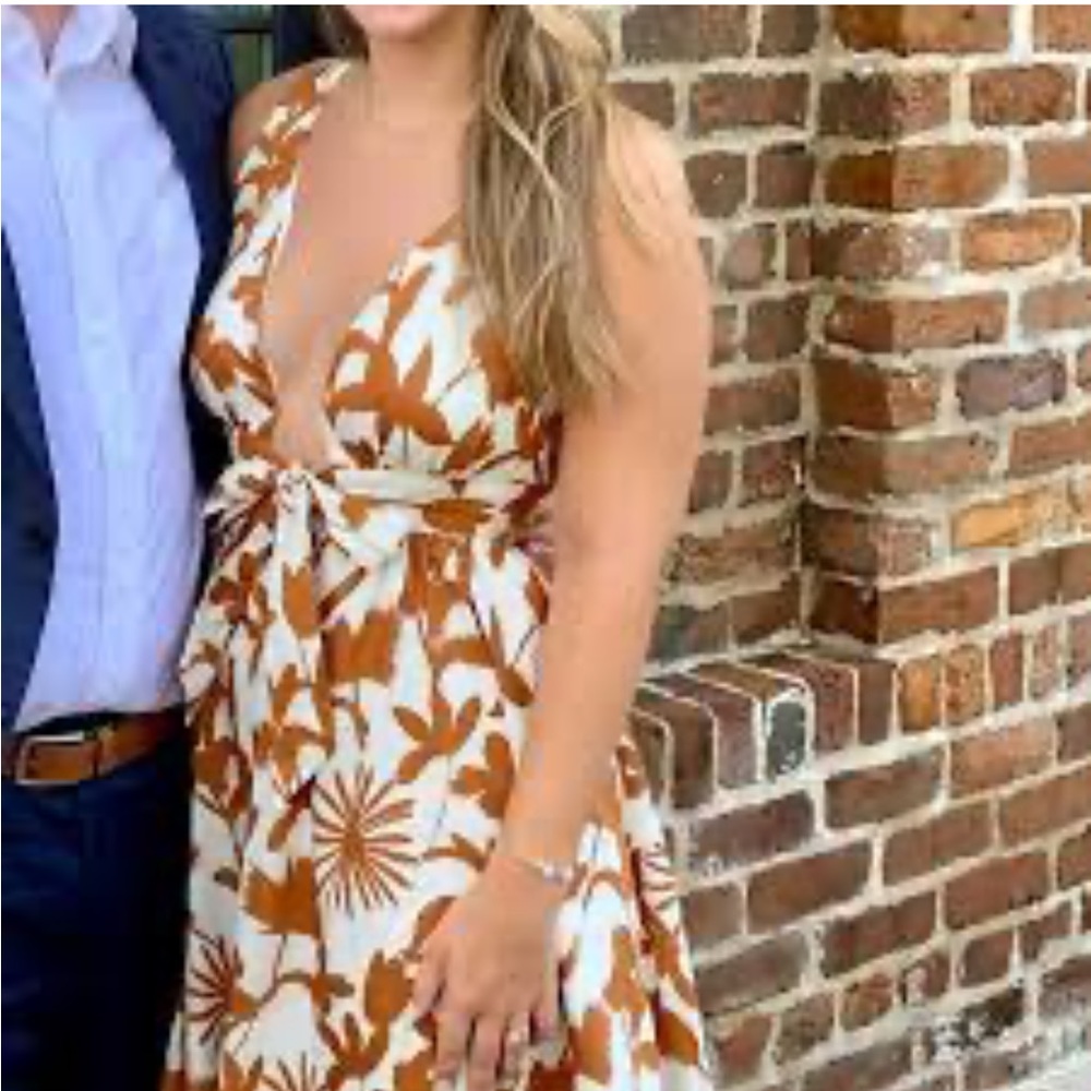 DREAM WEAVER PLUNGING NECK FLORAL MAXI DRESS (CREAM/MULTI) M